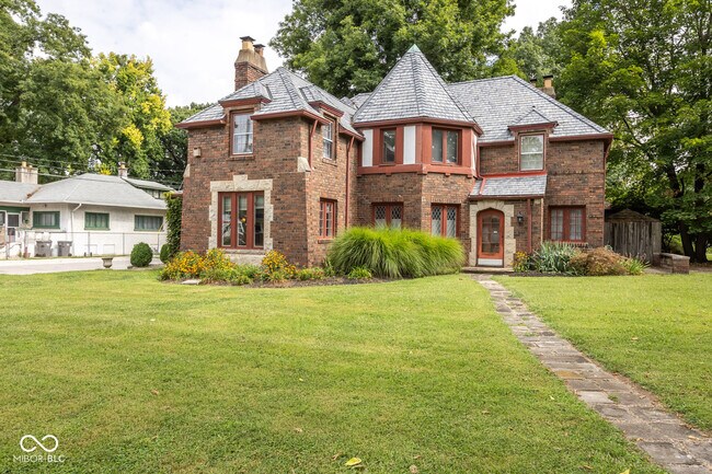 Primary Photo - 3605 Hemlock Ave