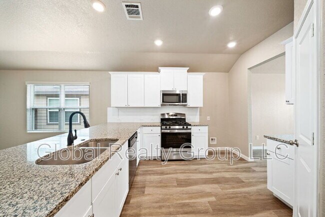 Building Photo - 14947 Cheshire Way