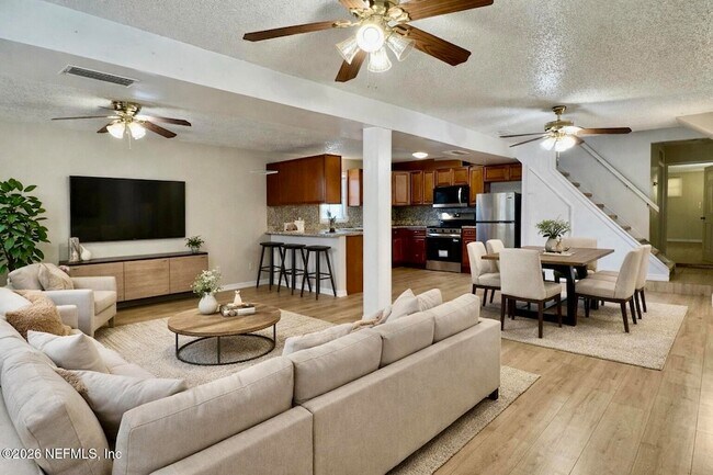 Building Photo - 2057 Glen Gardner Dr