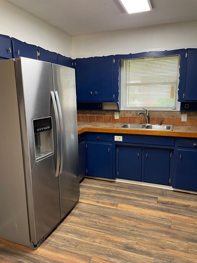 Building Photo - Available Now! Pet Restrictions. Charming ...