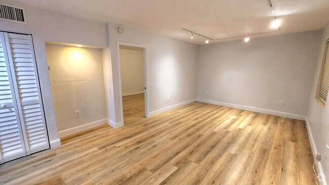 Building Photo - 8617 SW 68th Ct