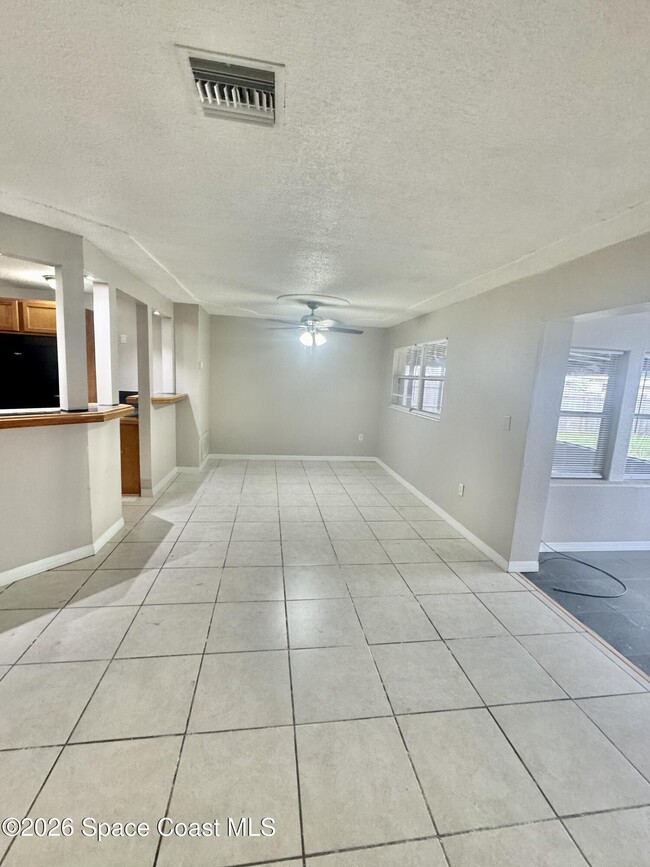 Building Photo - 2444 Victor Rd