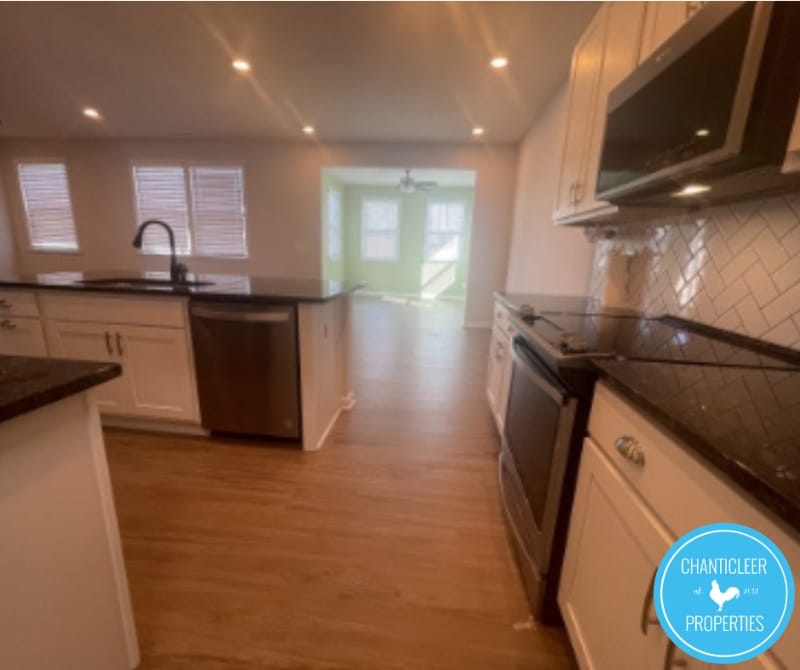 Building Photo - 112 Hoyne Way