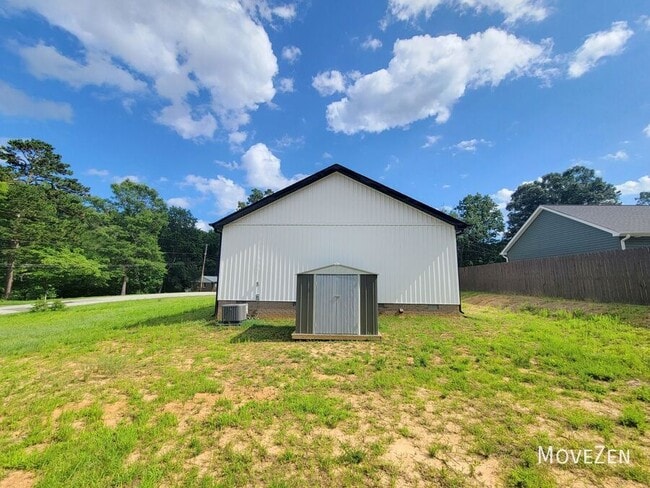 Building Photo - 215 Agner Ln