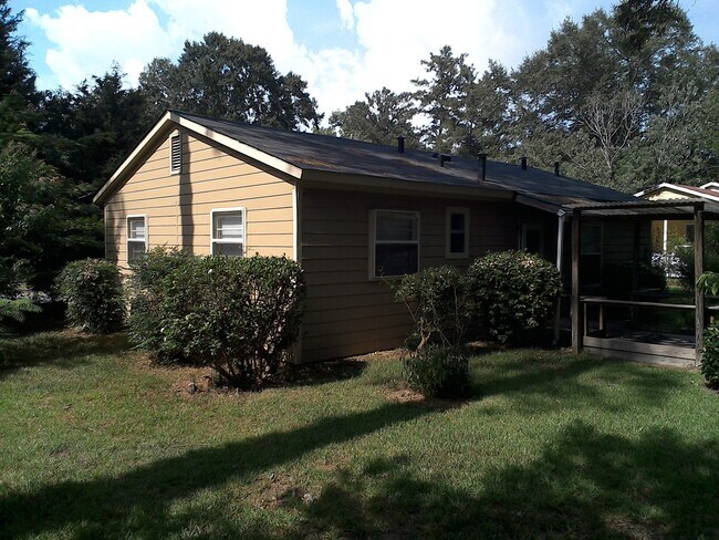 Building Photo - **UPCOMING**East Columbus 3 bedroom/1 bath...