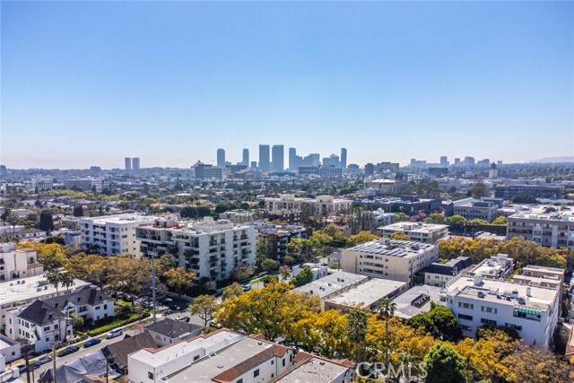 Building Photo - 100 S Doheny Dr