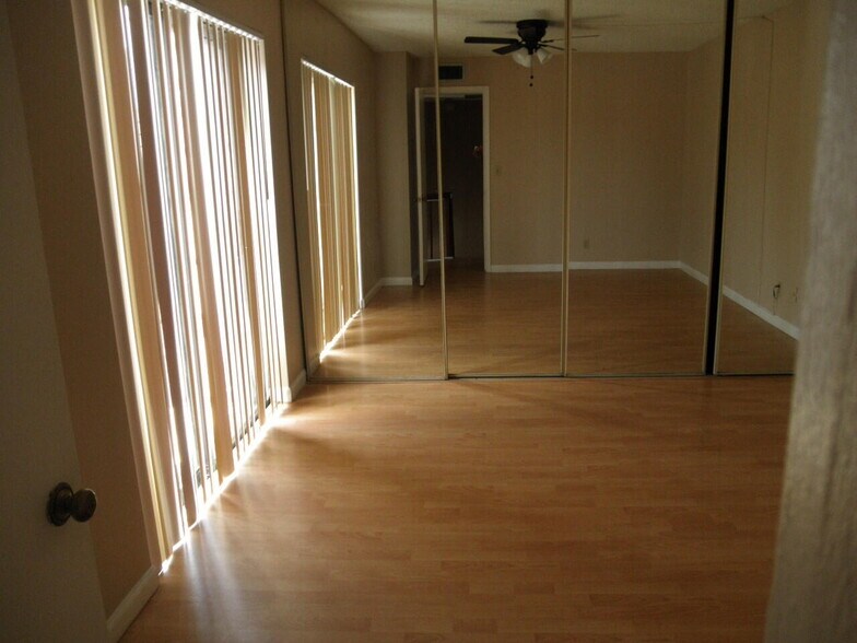 Building Photo - 571 Springdale Cir