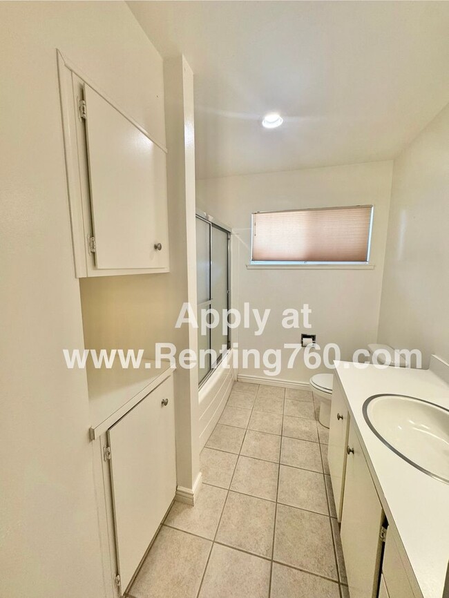 Building Photo - Spacious 2 Bedroom 2 Bathroom Home in Stor...