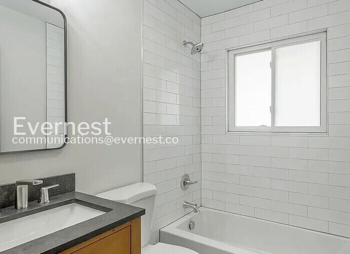 Building Photo - 167 W Ridgewood Ave