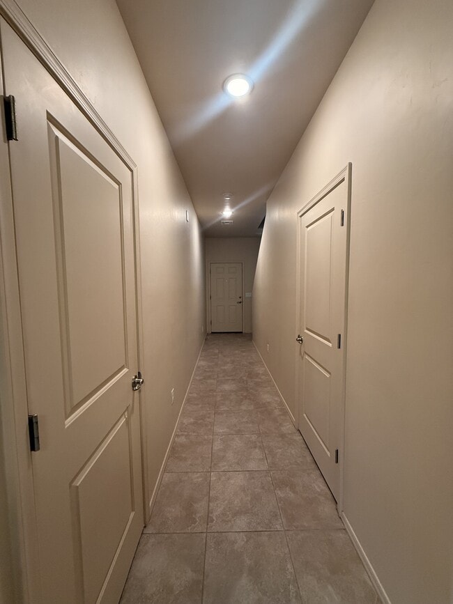 Building Photo - 4239 E Columbus Park Pl