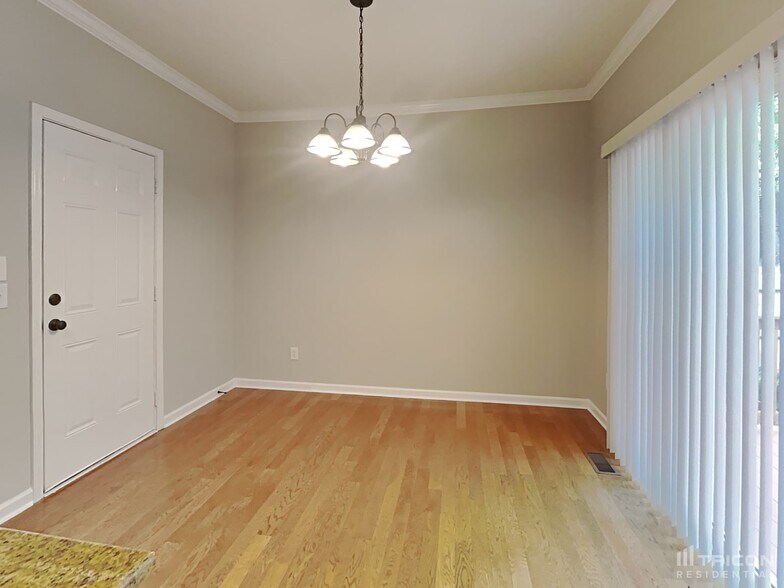 Building Photo - 174 Vintage Cir