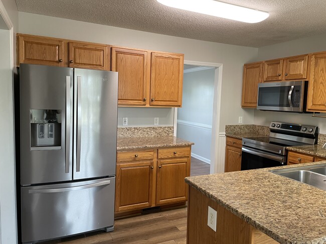 Building Photo - 346 Cresthaven Dr