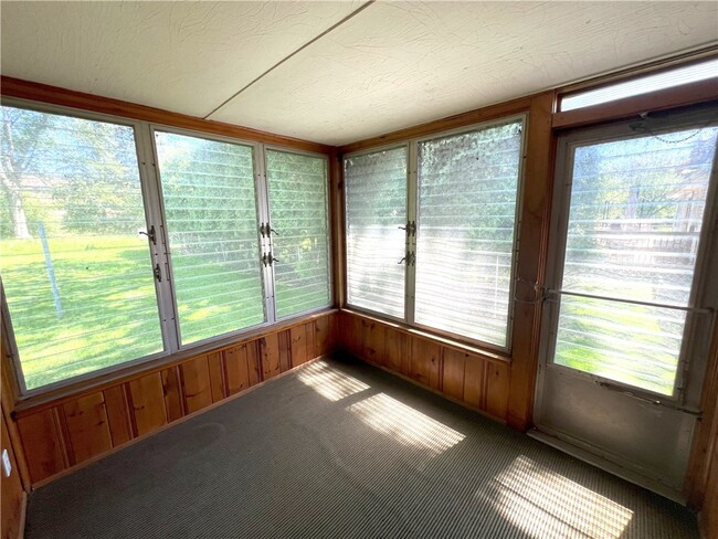 Building Photo - 120 Sunnyside Dr