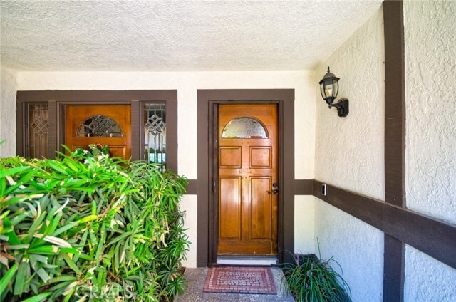 Building Photo - 950 S Rim Crest Dr