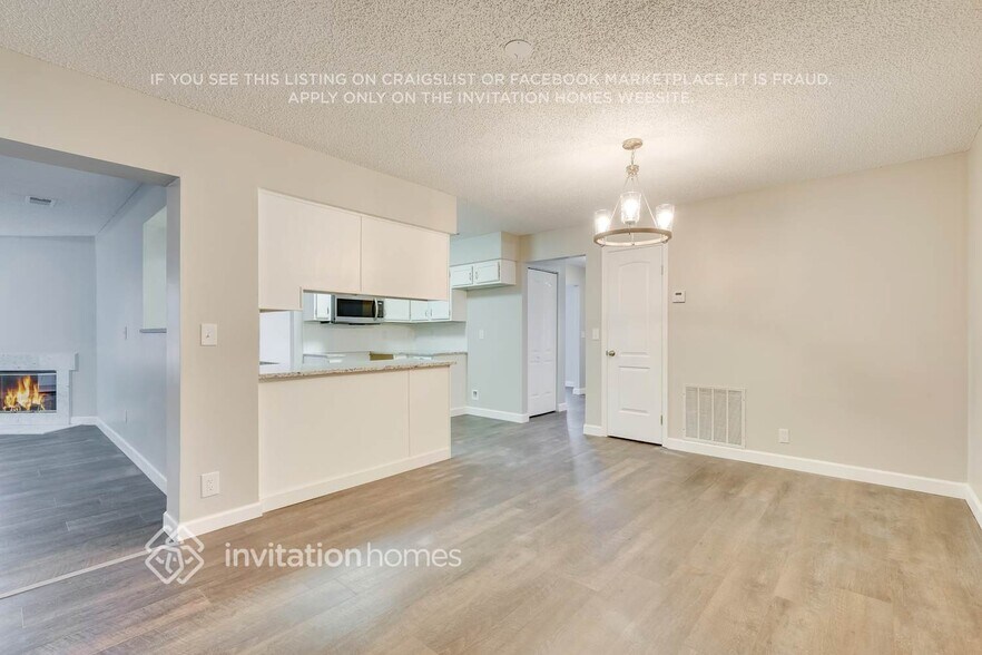 Building Photo - 6241 Cranberry Ln E