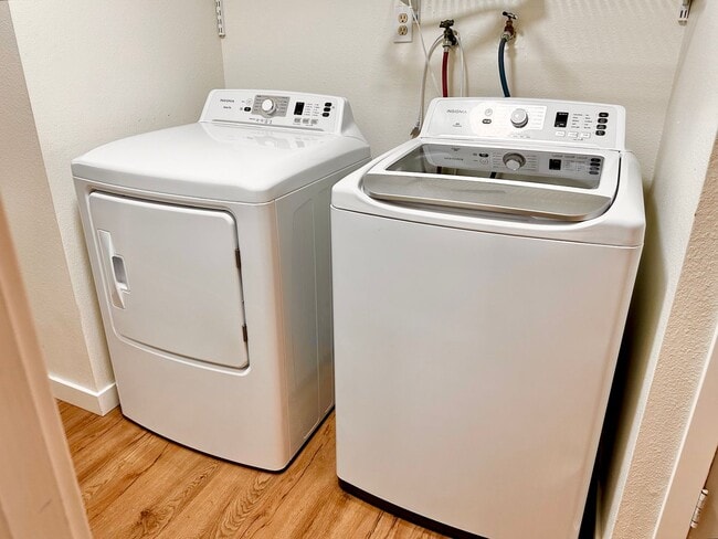 Building Photo - 7115 44th Ave S