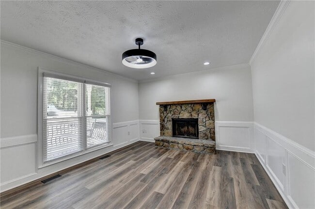 Building Photo - 1530 Plunketts Rd