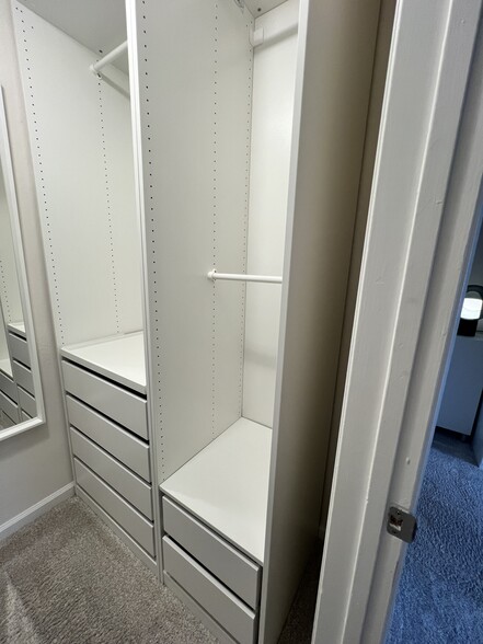 Building Photo - 960 Shorepoint Ct