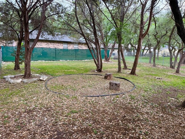Building Photo - 505 Hedgewood Dr
