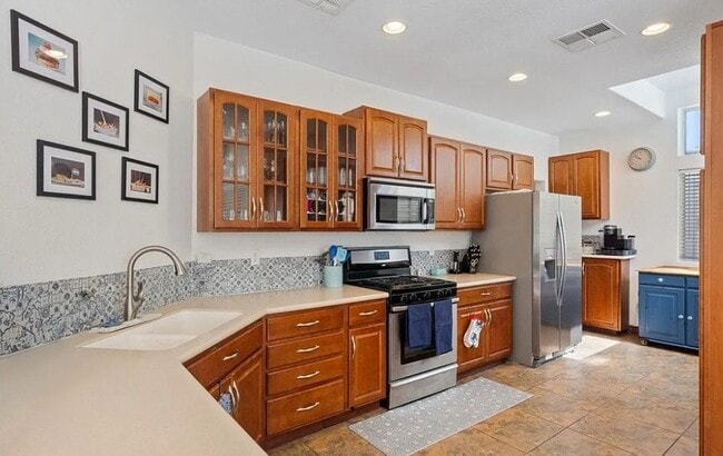 Building Photo - 2502 Cortina Ave