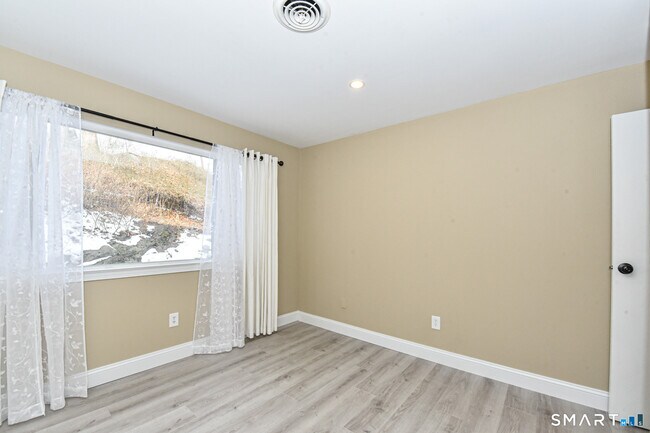 Building Photo - 28 Mill Hill Rd