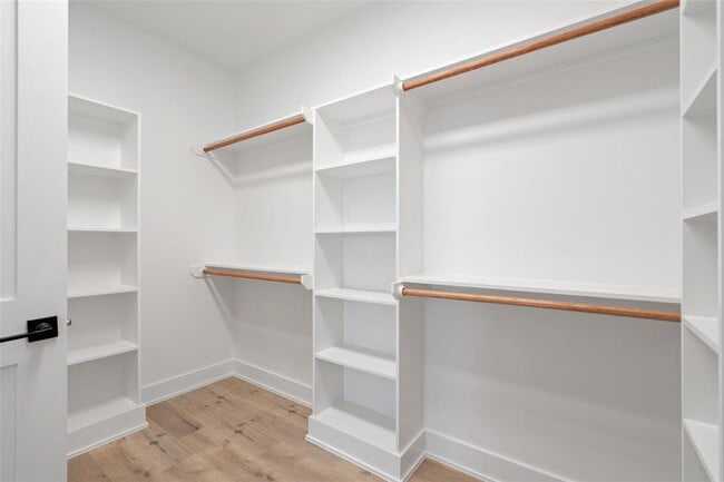 Building Photo - 2713 Bristol Dr