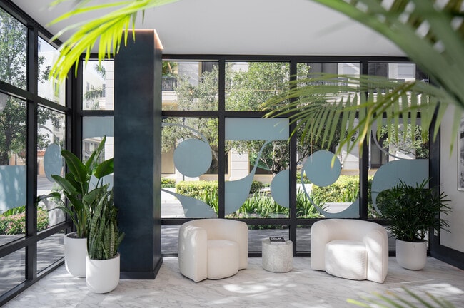 Primary Photo - 695 S Olive Ave