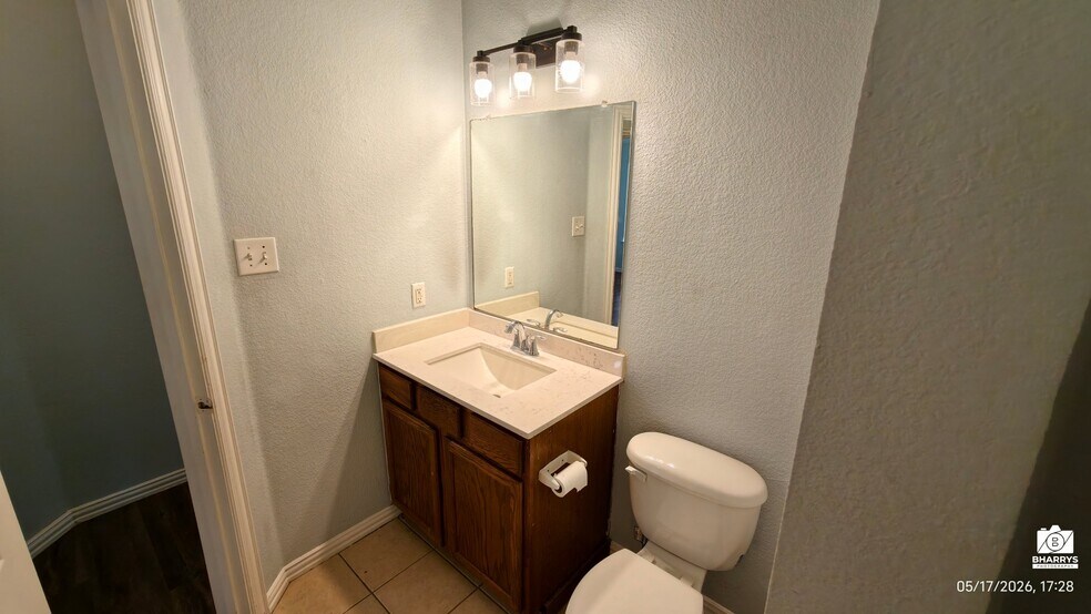 Building Photo - 304 Hummingbird Dr