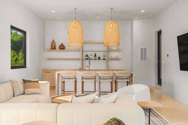 Building Photo - 127 Greenleaf Ln