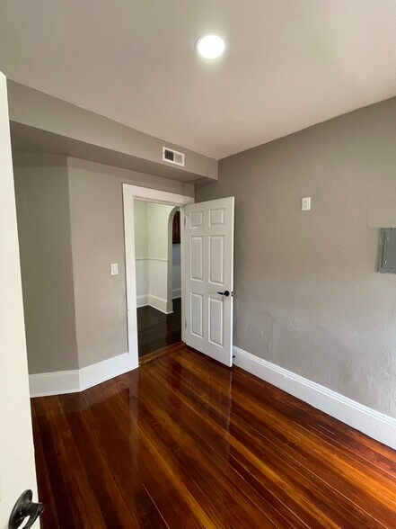 Building Photo - 31 Crawford St