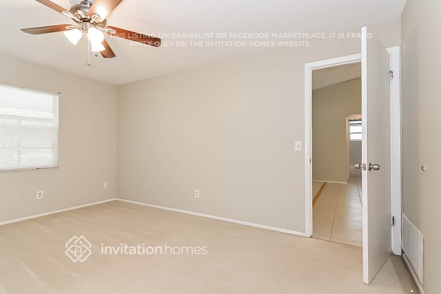 Building Photo - 419 Forest Oak Dr