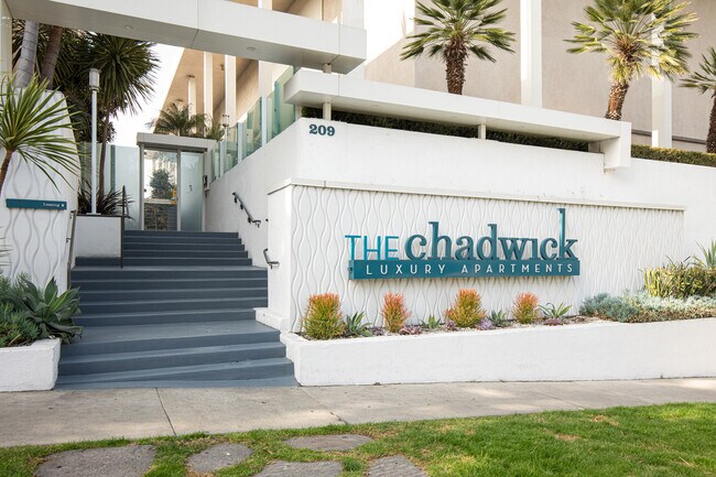 Building Photo - 3333 W 2nd St