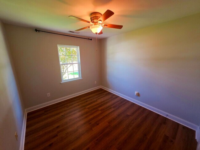 Building Photo - 3 BR, 2 BA home available in Hubert