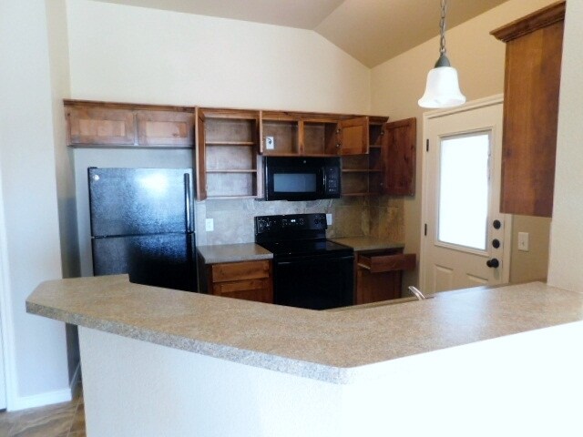 Building Photo - 703 Sladecek Dr