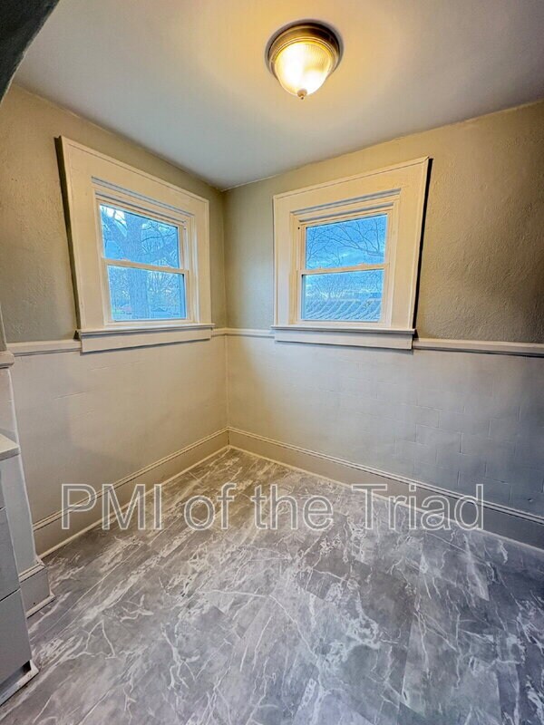 Building Photo - 1110 Adams St