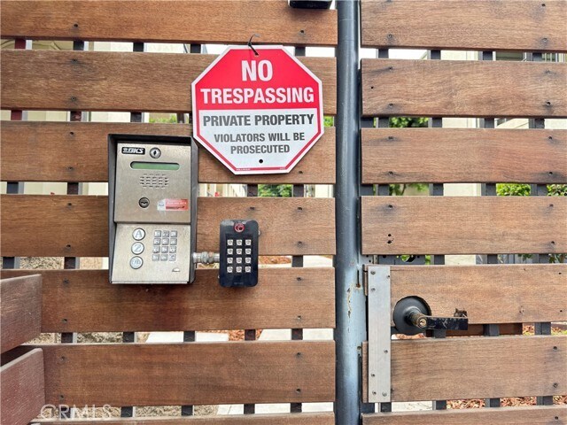 Building Photo - 251 N Oakland Ave