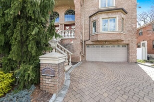 Building Photo - 2132 Linwood Ave