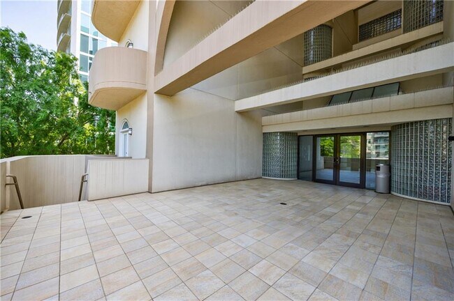 Building Photo - 2161 Peachtree Rd NE