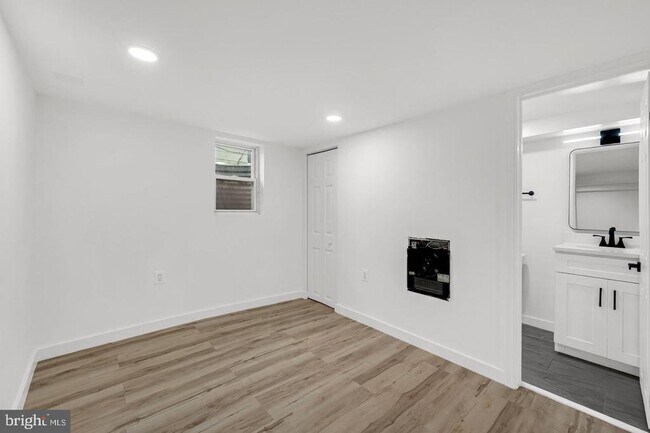 Building Photo - 710 Silver Spring Ave