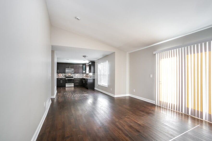 Building Photo - 121 Welshmore Dr