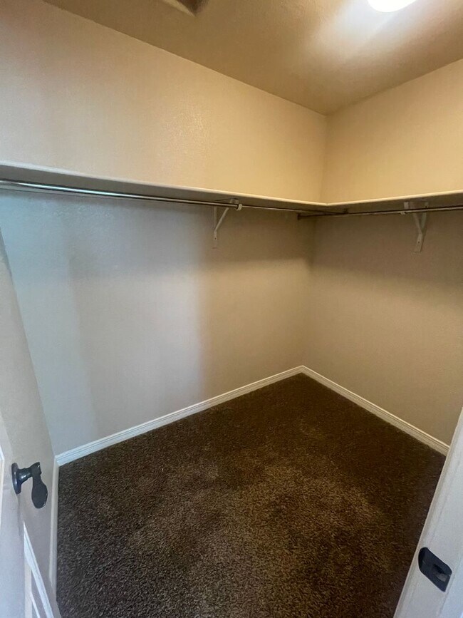 Building Photo - Lovely Spacious 4 Bedroom Home w/office space in Rinconada Area