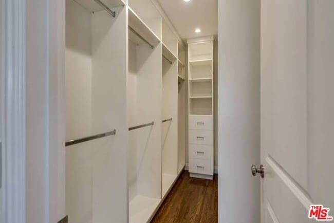 Building Photo - 10634 Wellworth Ave