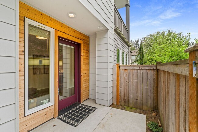 Building Photo - Like-New 4BR Corner Home w/ A/C, 2-Car Garage & Bonus Room