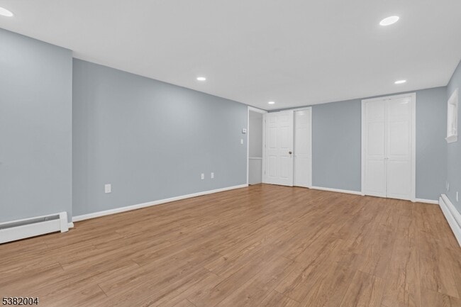 Building Photo - 16 Brooklake Rd
