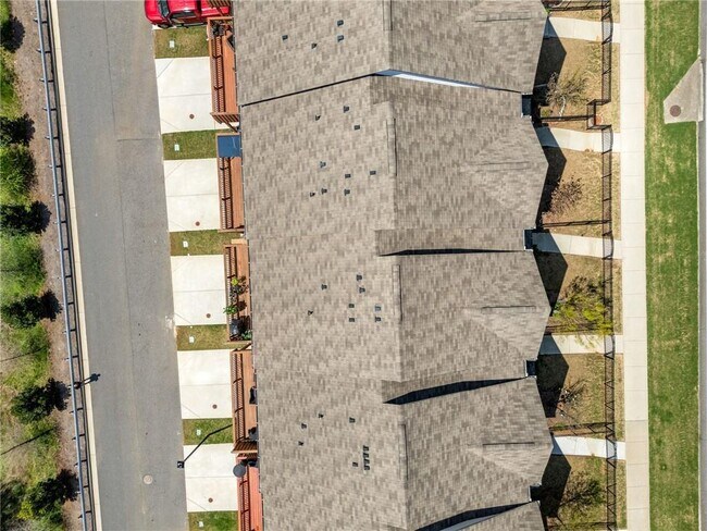 Building Photo - 309 Vista Ln