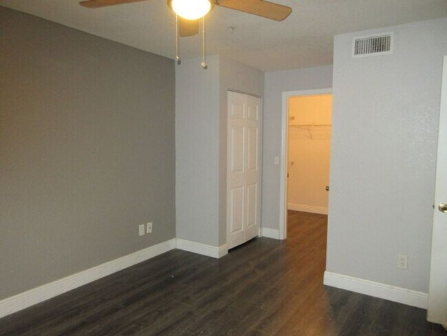 Building Photo - 831 Camargo Way