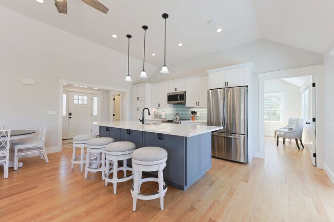 Building Photo - Newly Renovated Winter Rental on a Private...