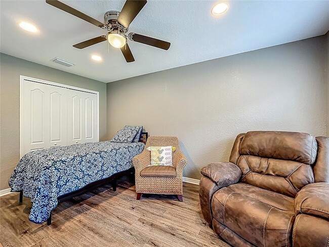 Building Photo - 27327 Roanoke Dr