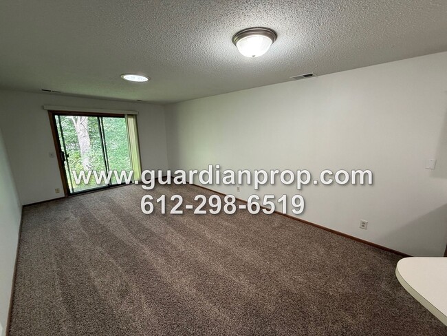Building Photo - One Level End Unit Townhouse Available Now...