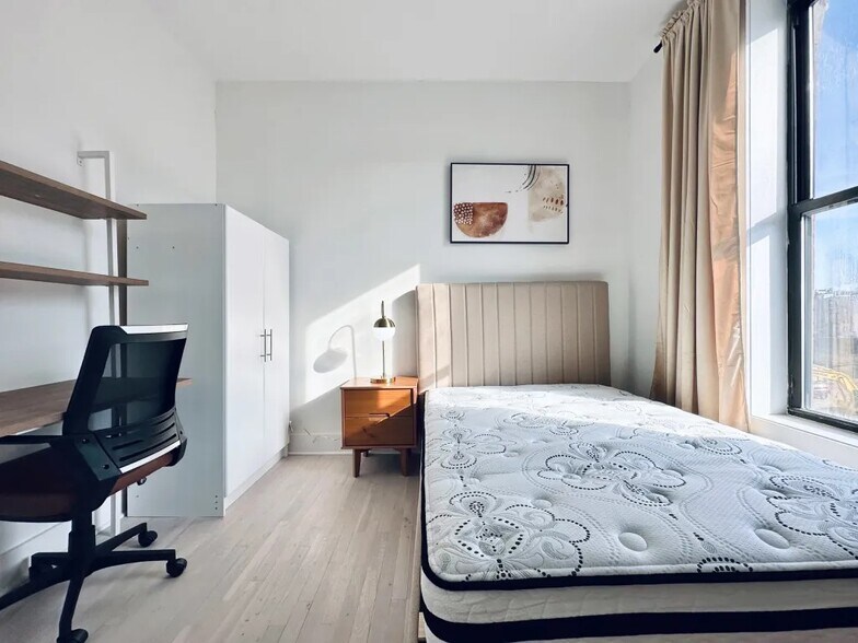 Building Photo - Furnished room/NOT APARTMENT